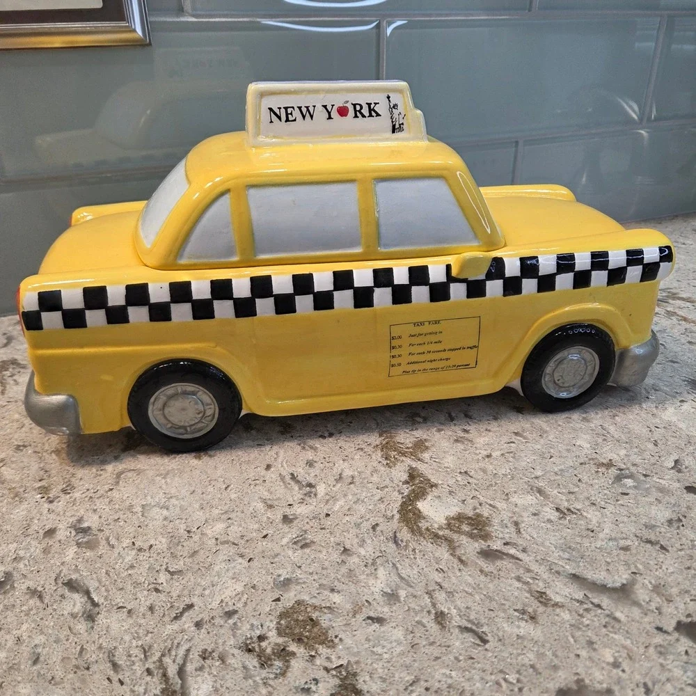 Studio Nova New York City Taxi Cab Ceramic Cookie Jar KT546 Yellow NYC Decor